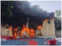 Hazaribagh News: हजारीबाग के होटल में शादी समारोह के बाद लगी भीषण आग, स्कूली छात्र बाल-बाल बचे, करोड़ों का नुकसान