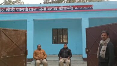Prayagraj-Thieves broke into three houses in Rampur Dhamwa and took away cash, jewellery, utensils and utensils.